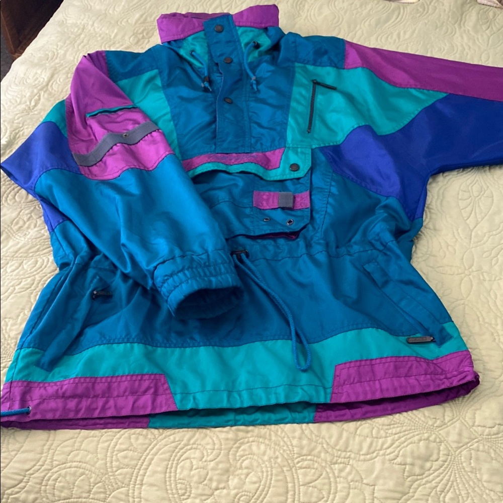 Vibrant Blue and Purple Ski Jacket with High Collar and Elastic Cuffs